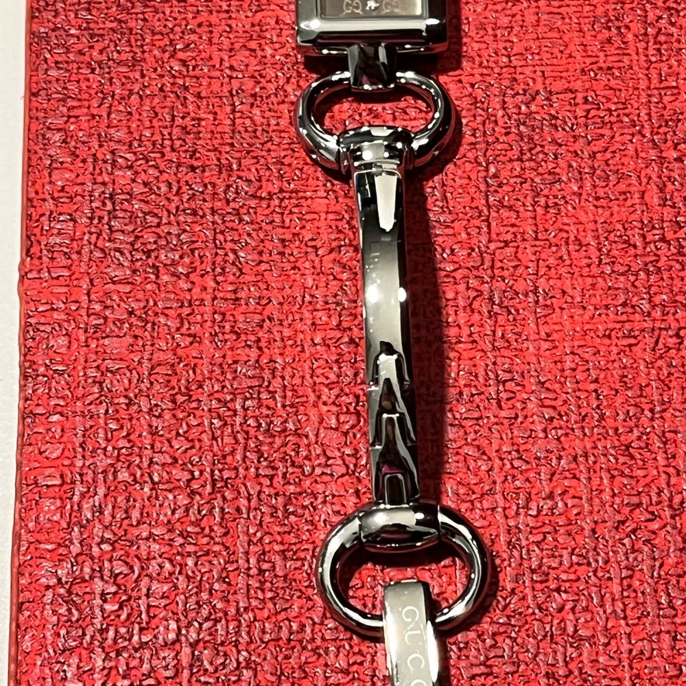 GUCCI PRE-LOVED AUTHENTIC ‘TORNABUONI’ 119 SST BRACELET 4 DIAMONDS WATCH - Picture 14 of 17